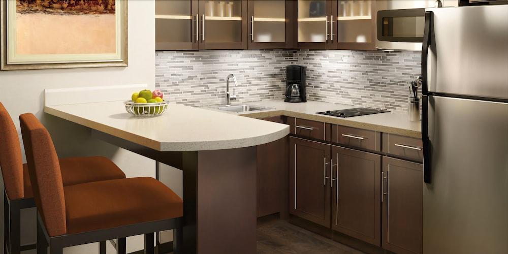 Staybridge Suites Dearborn By Ihg Екстериор снимка