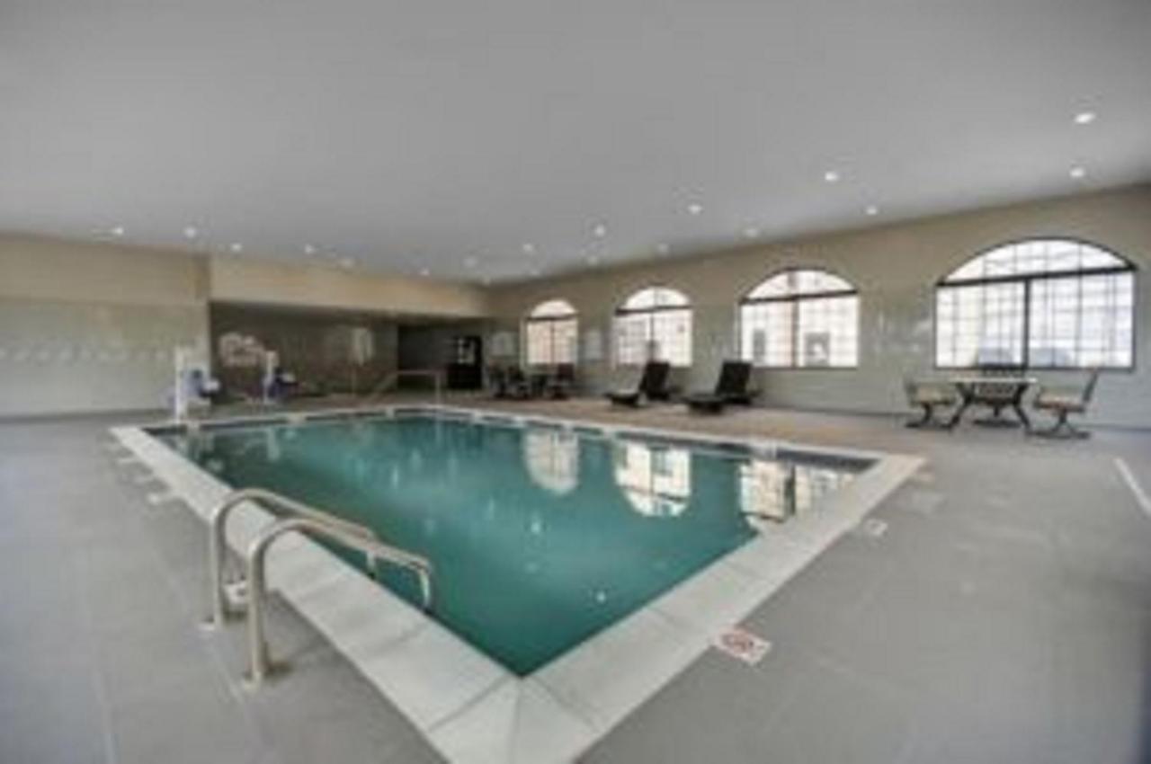 Staybridge Suites Dearborn By Ihg Екстериор снимка