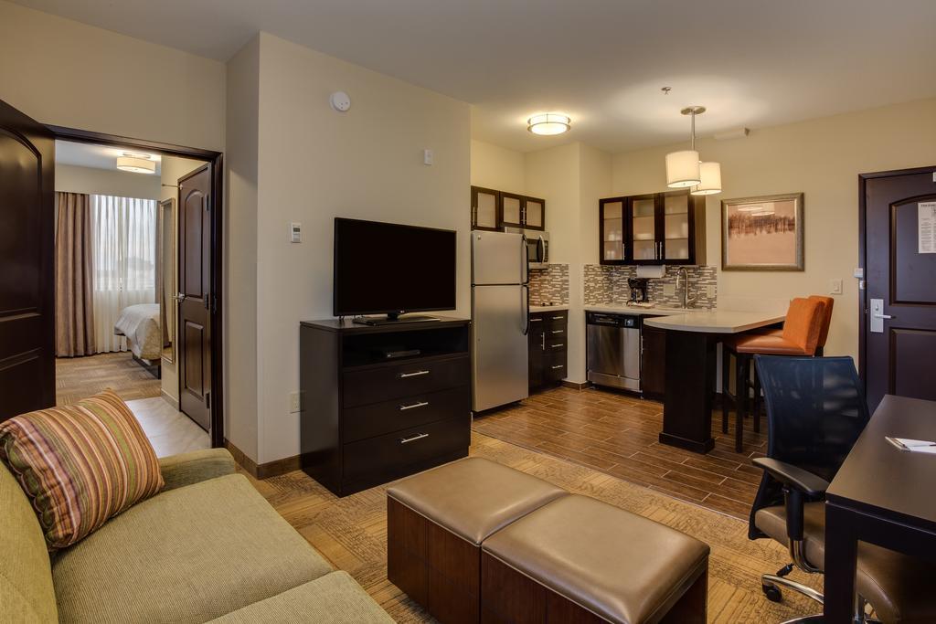 Staybridge Suites Dearborn By Ihg Екстериор снимка